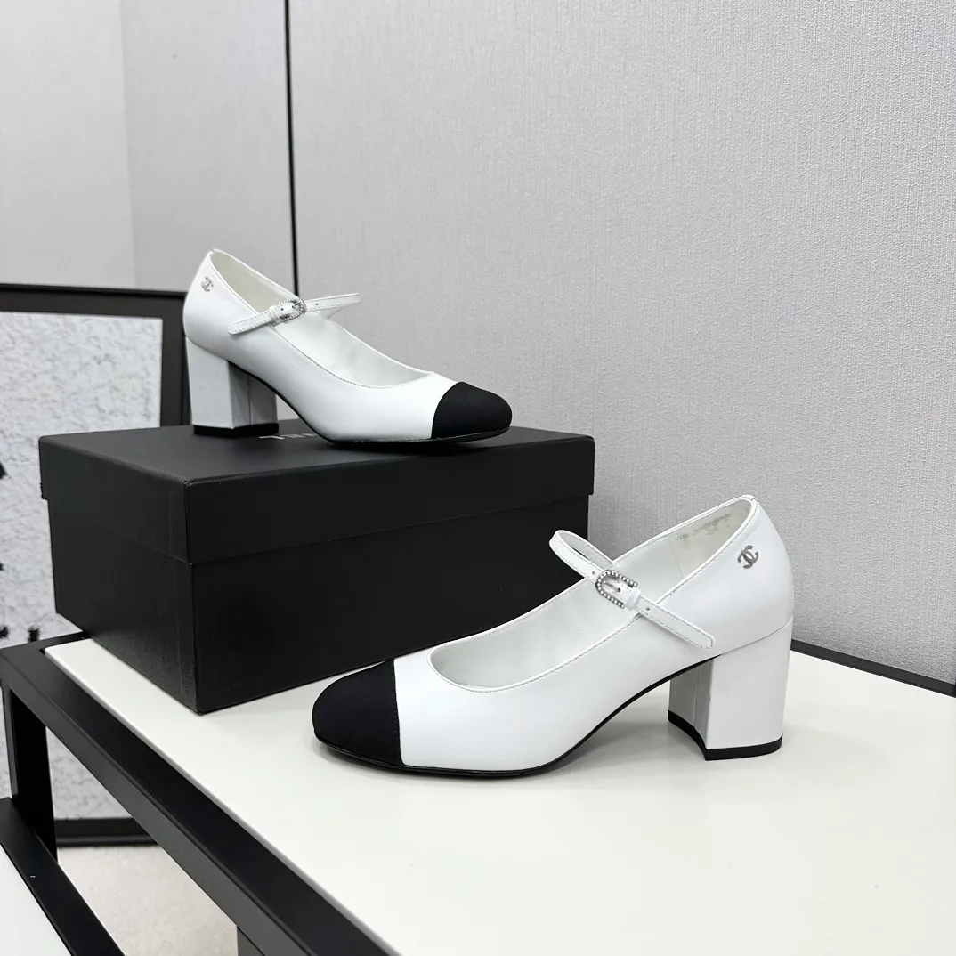 👟👟Ex-factory price 480👟👟 Women's shoes, women's clothing, Xiaoxiang official website synchronizes the high version of CHANEL Chanel's top Mary Jane____________, a must-have hot item for the fragrance family in spring and autumn, the goddess series, with the elegant and ladylike temperament of the fragrance family, super durable, irresistible, and heart-warming... ▪️Imported sheepskin for the uppers ▪️Imported sheepskin for the inner feet (the same as the original version) ▪️Original model open version, genuine leather outsole🇮🇹 ▪️Standard code 35-40 34 40 41 customized (non-returnable)